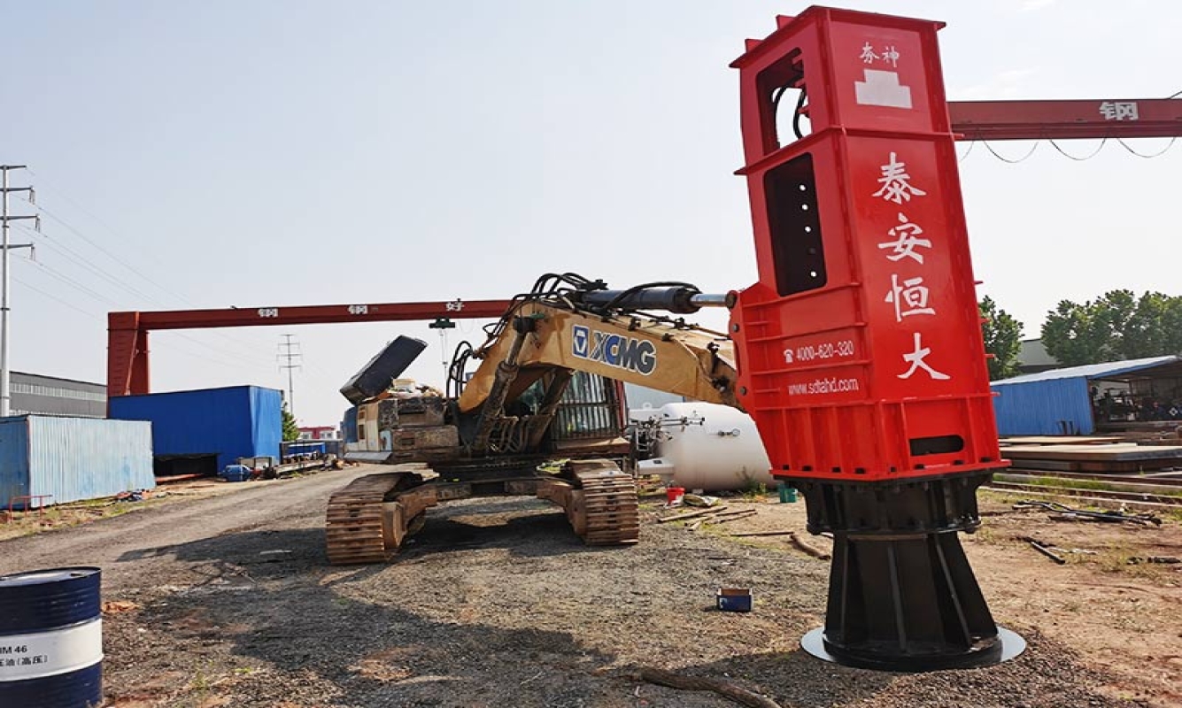 84千焦挖掘機(jī)液壓夯實機(jī)在地基夯實中的應(yīng)用（沙特阿拉伯布蓋格原油加工廠地基處理）