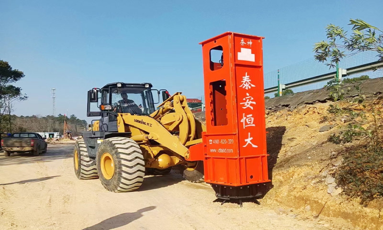 36千焦高速液壓夯實機(jī)搭配龍工50裝載機(jī)在京港澳高速中的應(yīng)用
